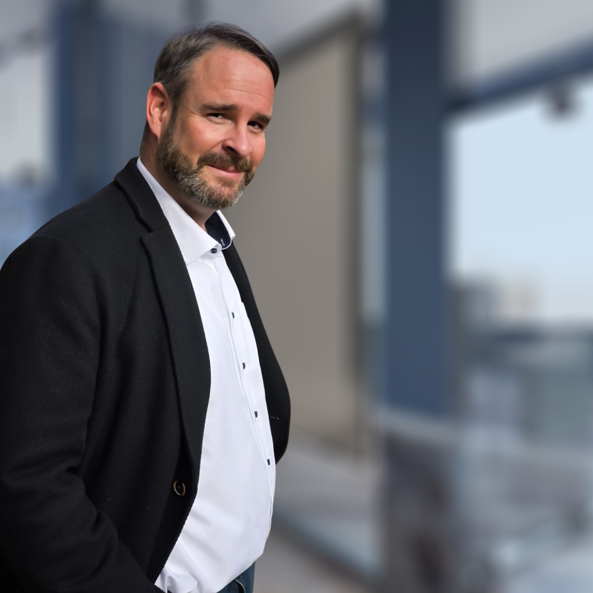 Portraitfoto von Jeremy Rizer